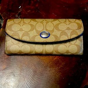Classic Coach bi-fold wallet. Dark Blue interior.